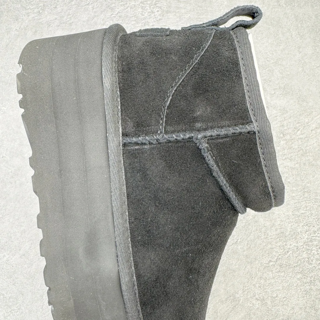 Pick up locally💰520 UGG 5092 Zhou Dongyu Mini thick-soled autumn and winter sheep fur integrated snow boots. All shoes are made from the same factory as ZP. Longfeng A-grade Australian imported sheep fur integrated women's boots. Brand OEM production line. Fully follow the ZP process. OEM original pattern maker. Adhering to the principle of no original shoes and no development selection. Pay attention to every detail. The most authentic version on the market. TREADLITE "Light Wing" technology outsole. Lightweight/durable/flexible/pile size: 35 36 37 38 39 40 Coding: by2936090